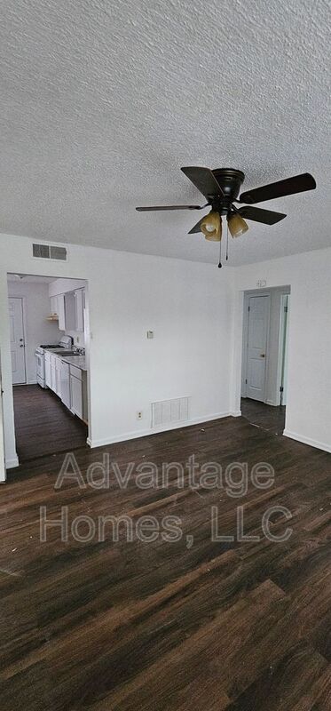 Building Photo - 726 N 70th St