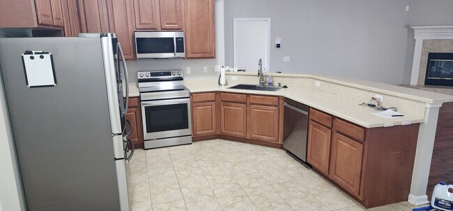 Building Photo - 3051 Tower Oaks Dr