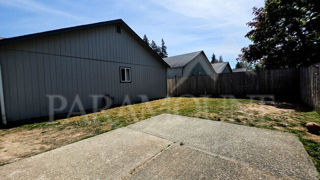 Building Photo - 3-Bedroom Pet-Friendly Unit in Port Orchard