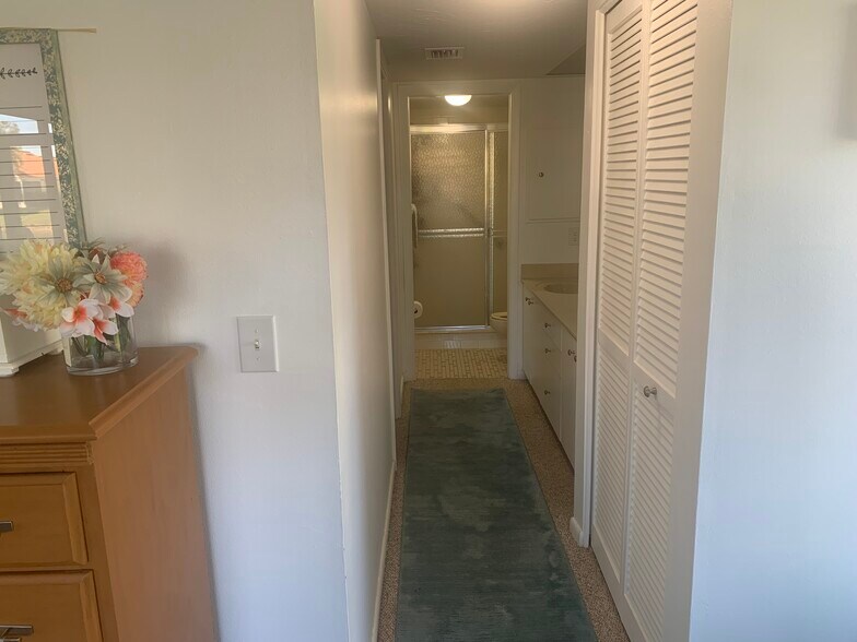 Building Photo - 1100 Capri Isles Blvd