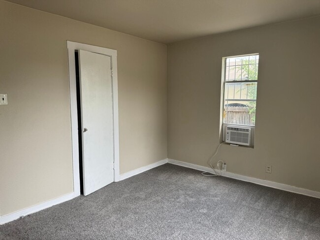 Building Photo - Move In Ready! Corner Lot Home with Update...