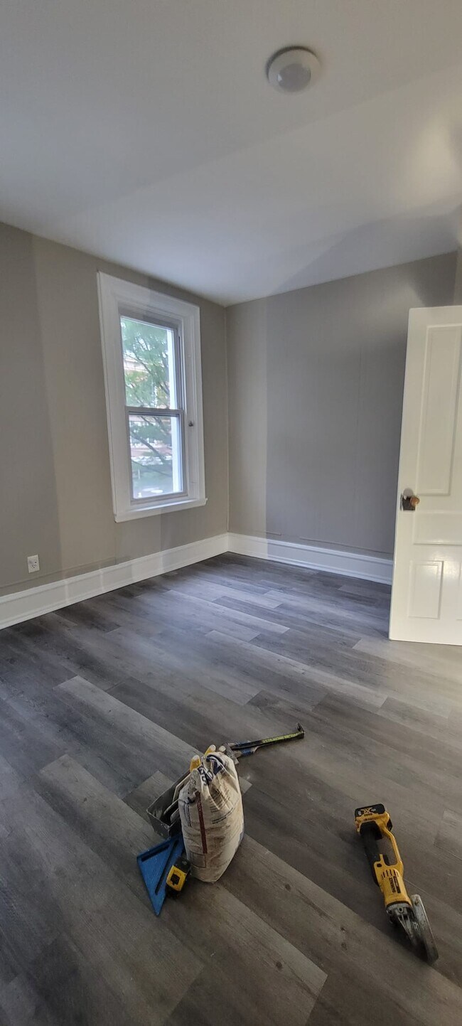 Building Photo - 2248 N Park Ave