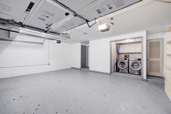 Building Photo - 2923 Bissonnet St