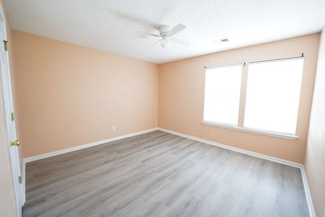 Building Photo - 8 Willow Lakes Dr