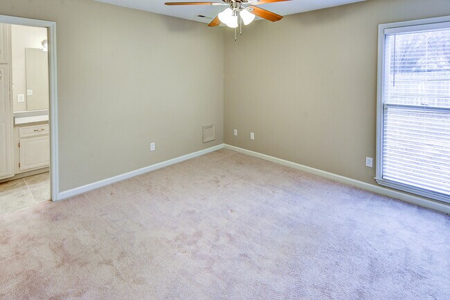 Building Photo - 149 Hollington Dr NE