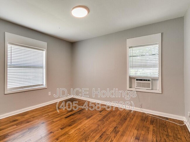 Building Photo - 422 Wilson Dr