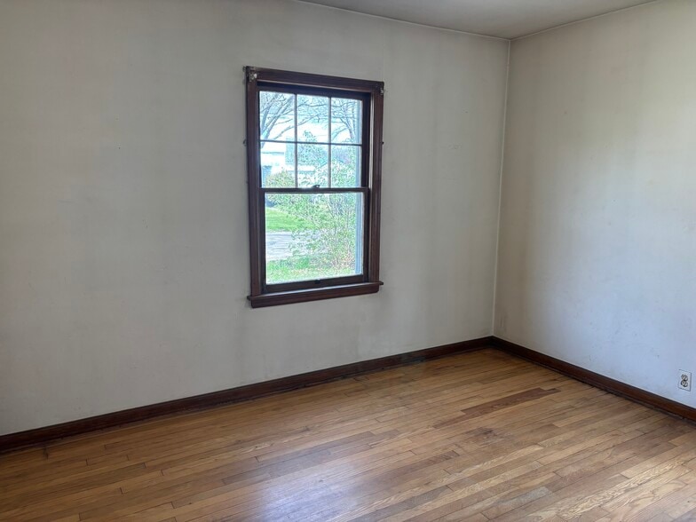 Building Photo - 189 N Park Dr