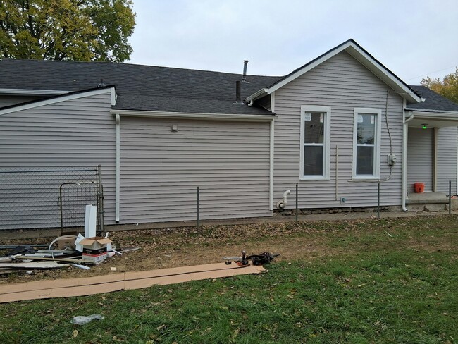 Building Photo - 1528 Chapel St