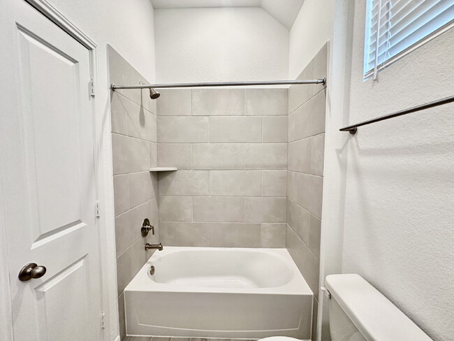 Building Photo - Brand New 3 Bed / 2 Bath Home with Water V...