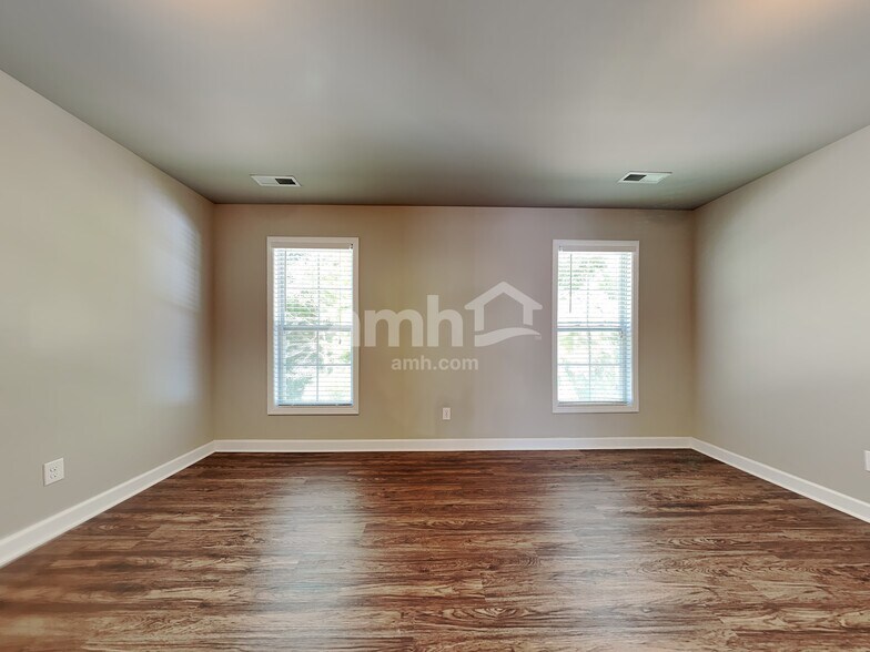 Building Photo - 200 N Wentworth Dr