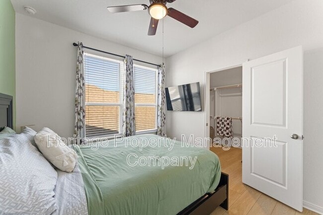 Building Photo - 2119 Hofstaat