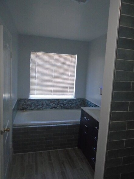 Building Photo - 7614 Oakpost Ct