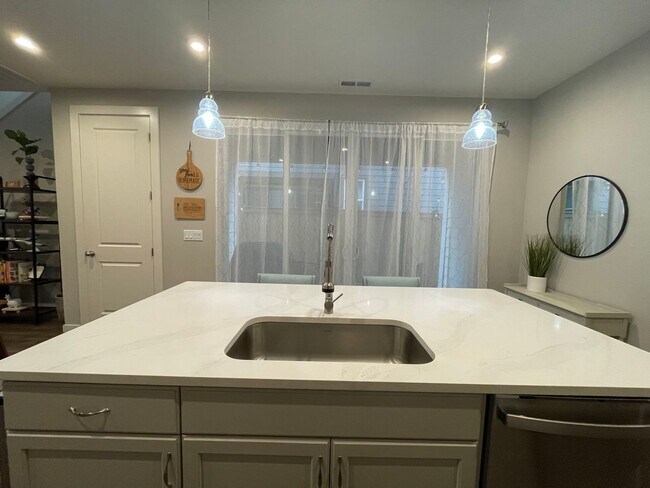 Building Photo - Hillsboro 3 Bed 2.5 Bath Townhome in Reeds Crossing ~ Includes A/C, 2 Car Garage w/ Level 2 Charg...