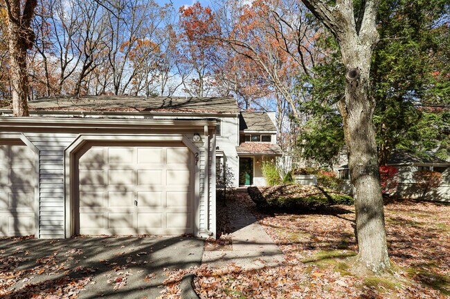 Building Photo - 27 Farmington Chase Crescent