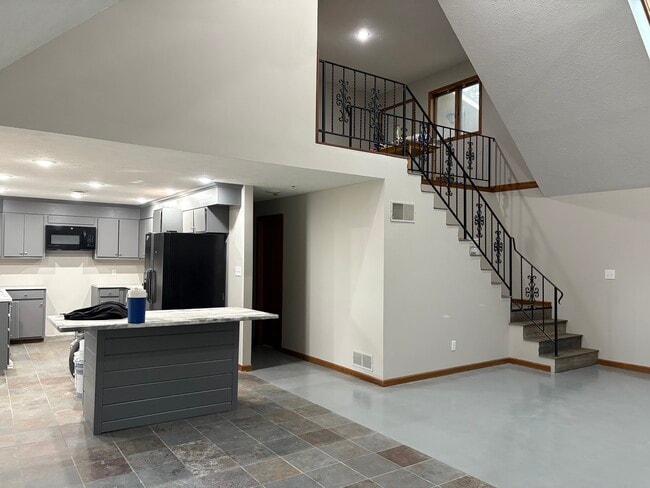 Primary Photo - 6163 N Holmes Rd