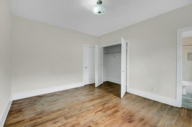 Building Photo - 1442 Mercer Ave