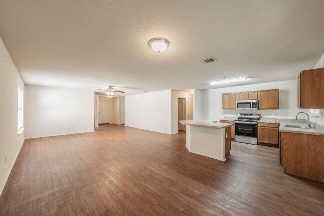 Building Photo - 10325 Bear Hollow Dr