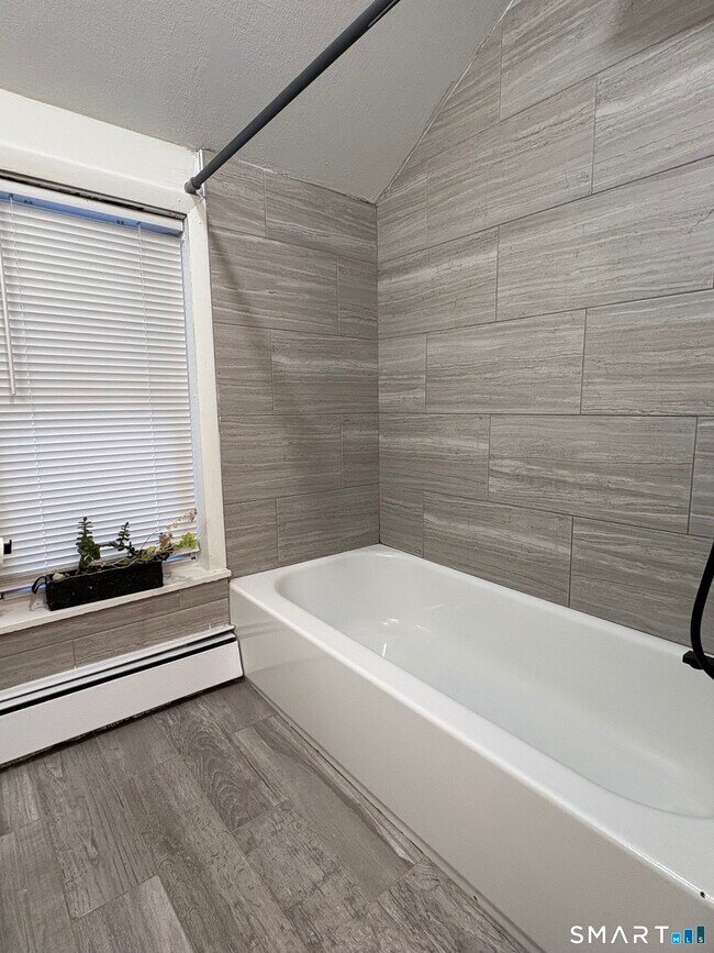 Building Photo - 1787 Stratfield Rd