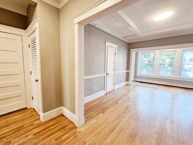 Building Photo - 141 Sutherland Rd