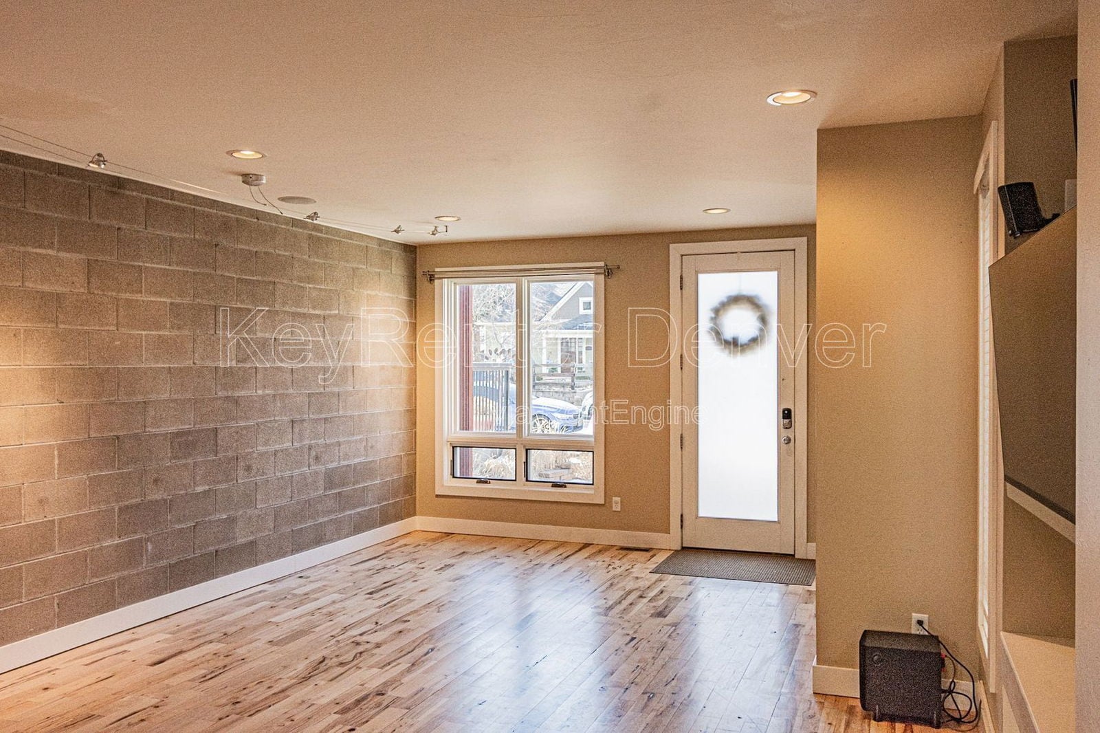 Building Photo - 4186 Utica St