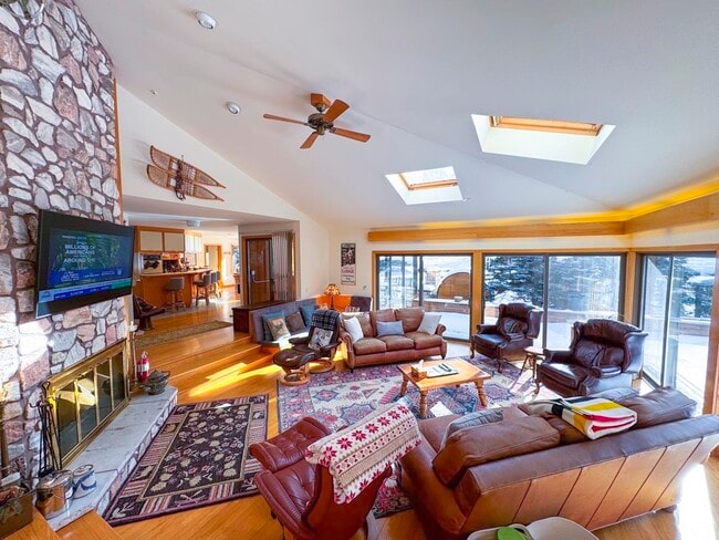 Building Photo - 458 Cider Mountain Rd