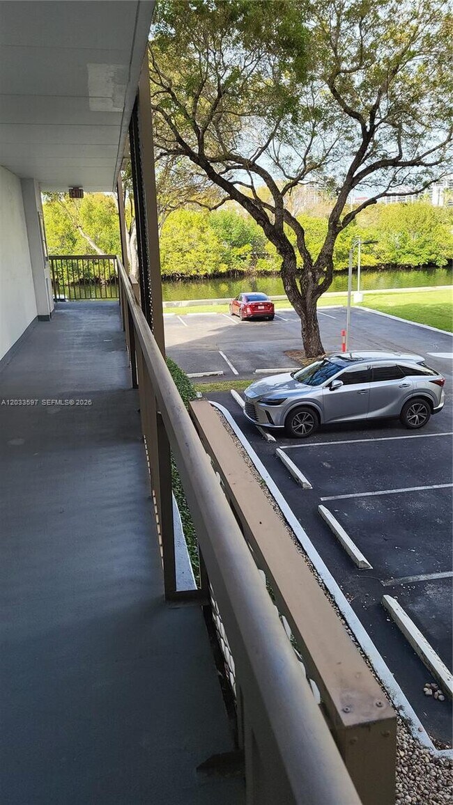 Building Photo - 3401 N Country Club Dr