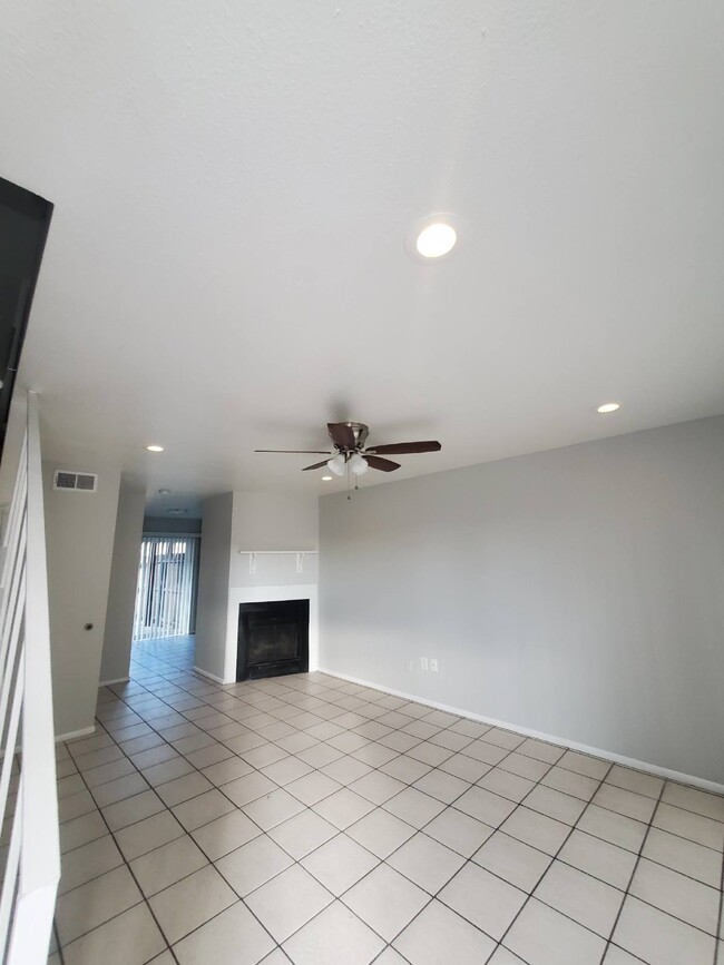 Building Photo - For Rent: Charming 2-Bedroom, 2-Bathroom T...