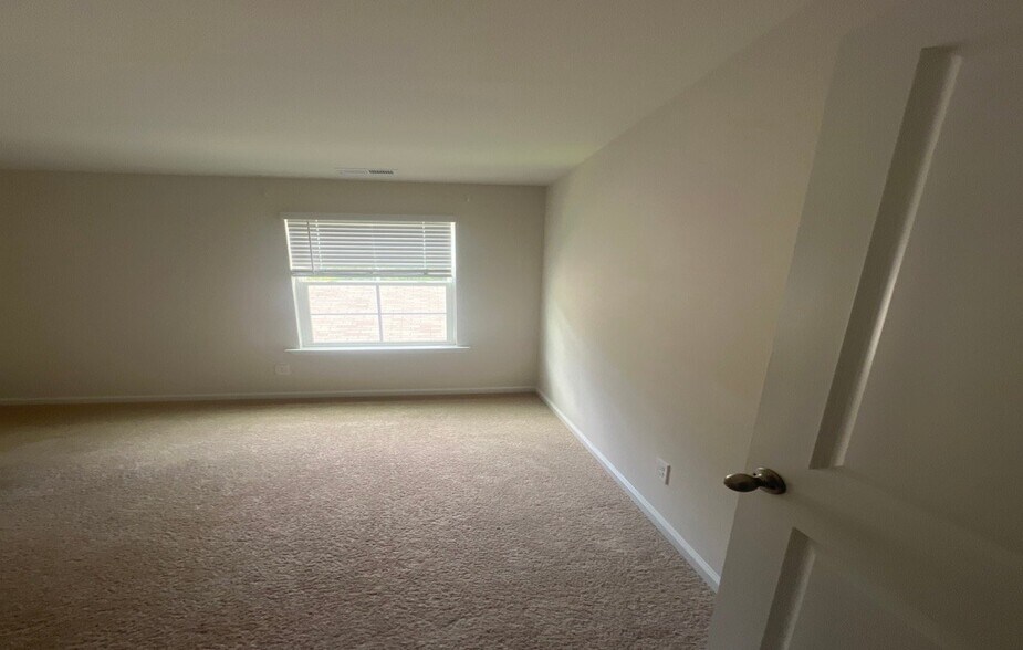Building Photo - 2176 Elmridge Rd