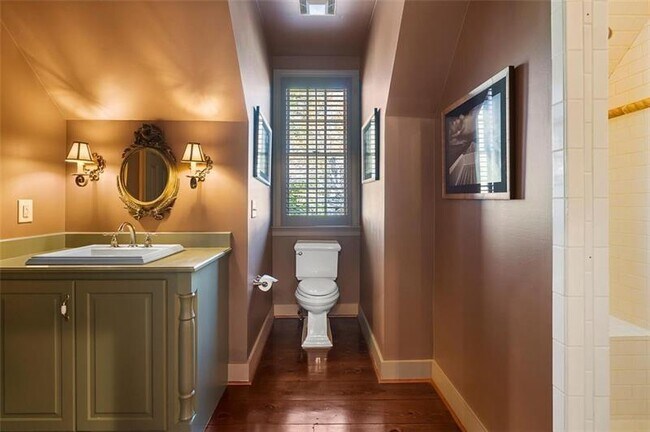 Building Photo - 5000 Long Island Dr