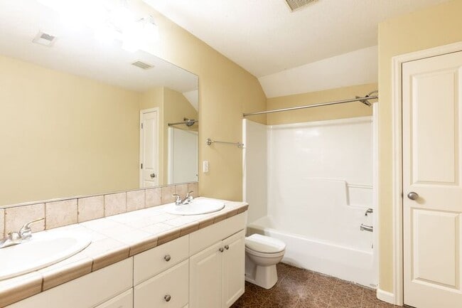 Building Photo - 11528 SE Verns Way