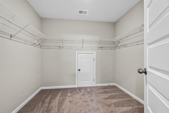 Building Photo - 204 Lake Minsi Dr