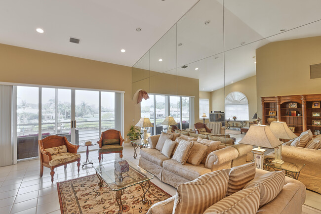 Building Photo - 392 Spyglass Way