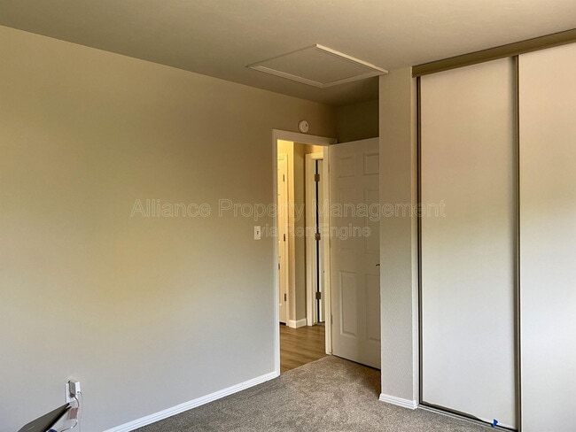 Building Photo - 5945 Breeze Ct