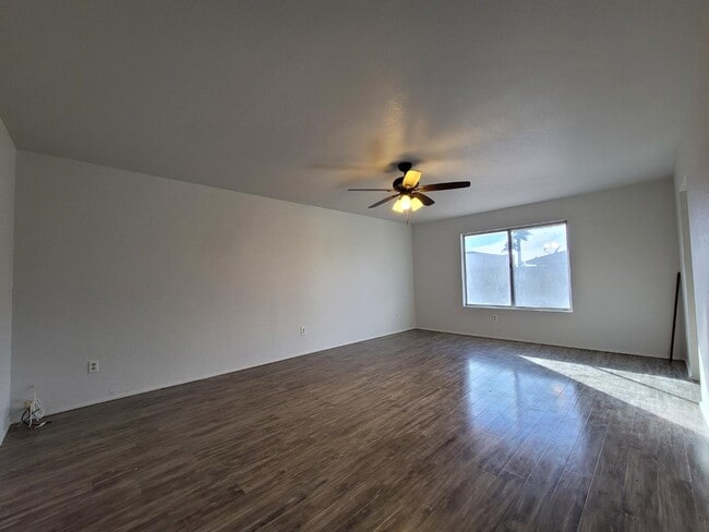 Building Photo - 3030 S Rainbow Ave