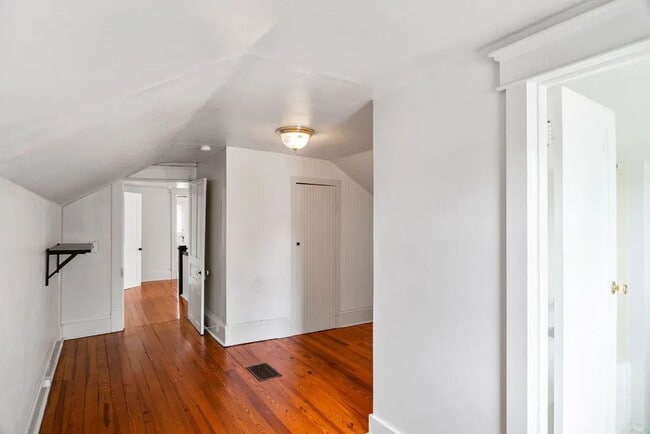 Building Photo - "Historic 2-Bed Apartment with Gleaming Hardwood Floors in Prime Durham Location!"