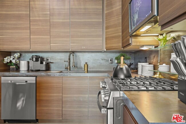 Building Photo - 1111 S Grand Ave