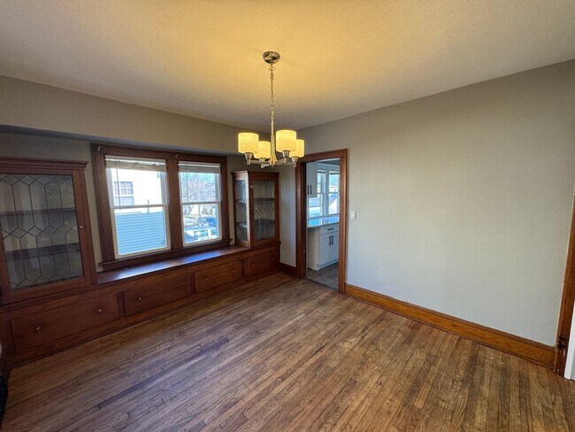 Building Photo - 2121 Wyandotte Ave