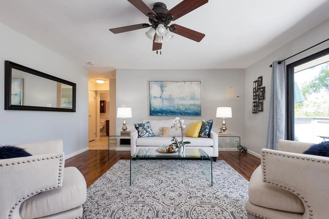 Building Photo - Centrally located one bedroom condo that w...