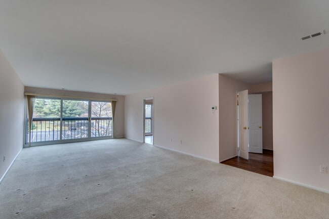 Building Photo - 2817 Jermantown Rd