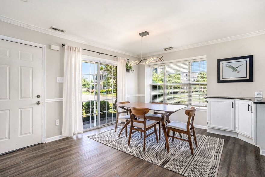 Building Photo - 5905 Drawbridge Ct