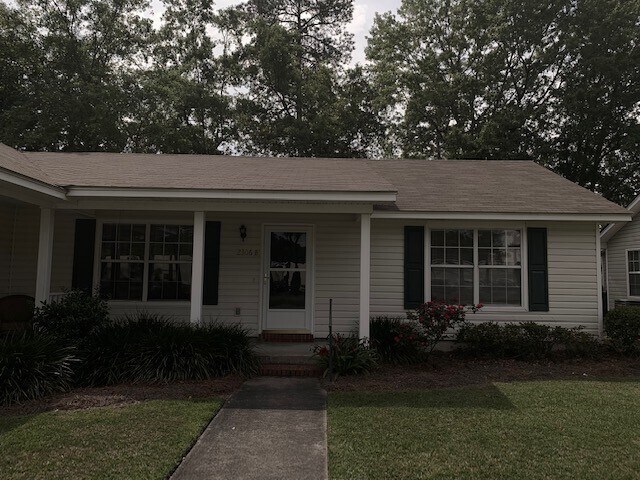Building Photo - 2306 Pineview Dr