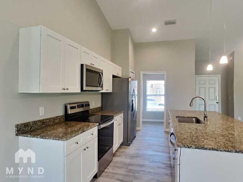 Building Photo - 2423 Mindlin Ln