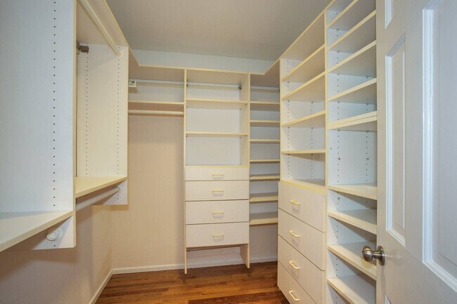 Building Photo - 12 N Ridge Rd