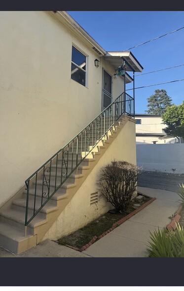 Building Photo - 2514 N Glenoaks Blvd