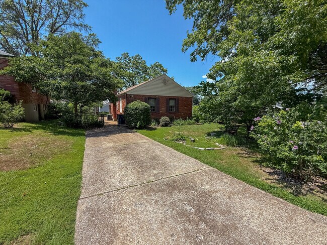 Building Photo - Southview