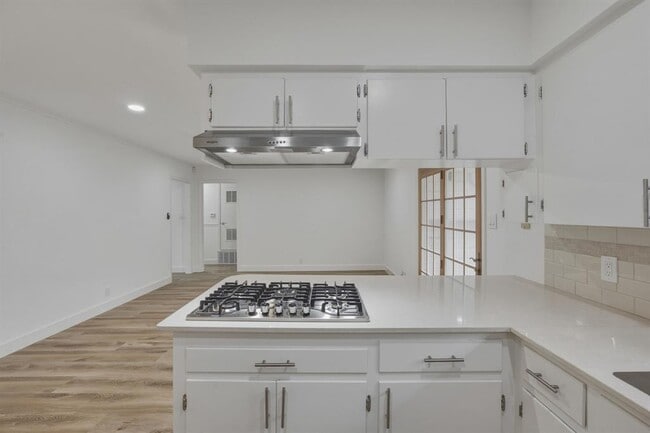 Building Photo - 1705 Elmhurst Dr