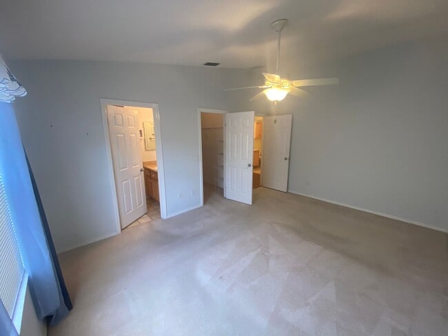 Building Photo - Lovely and Spacious Unfurnished, 2 + 2 Pat...
