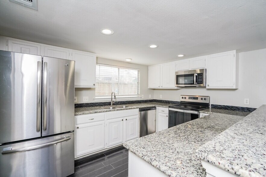 Building Photo - 3534 Duncaster Dr