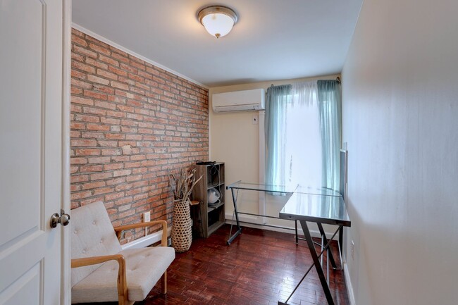 Building Photo - Charming 2BD/1BA - Upper Fells Point Townhome