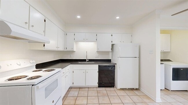 Building Photo - 1605 Cloverdale Ct